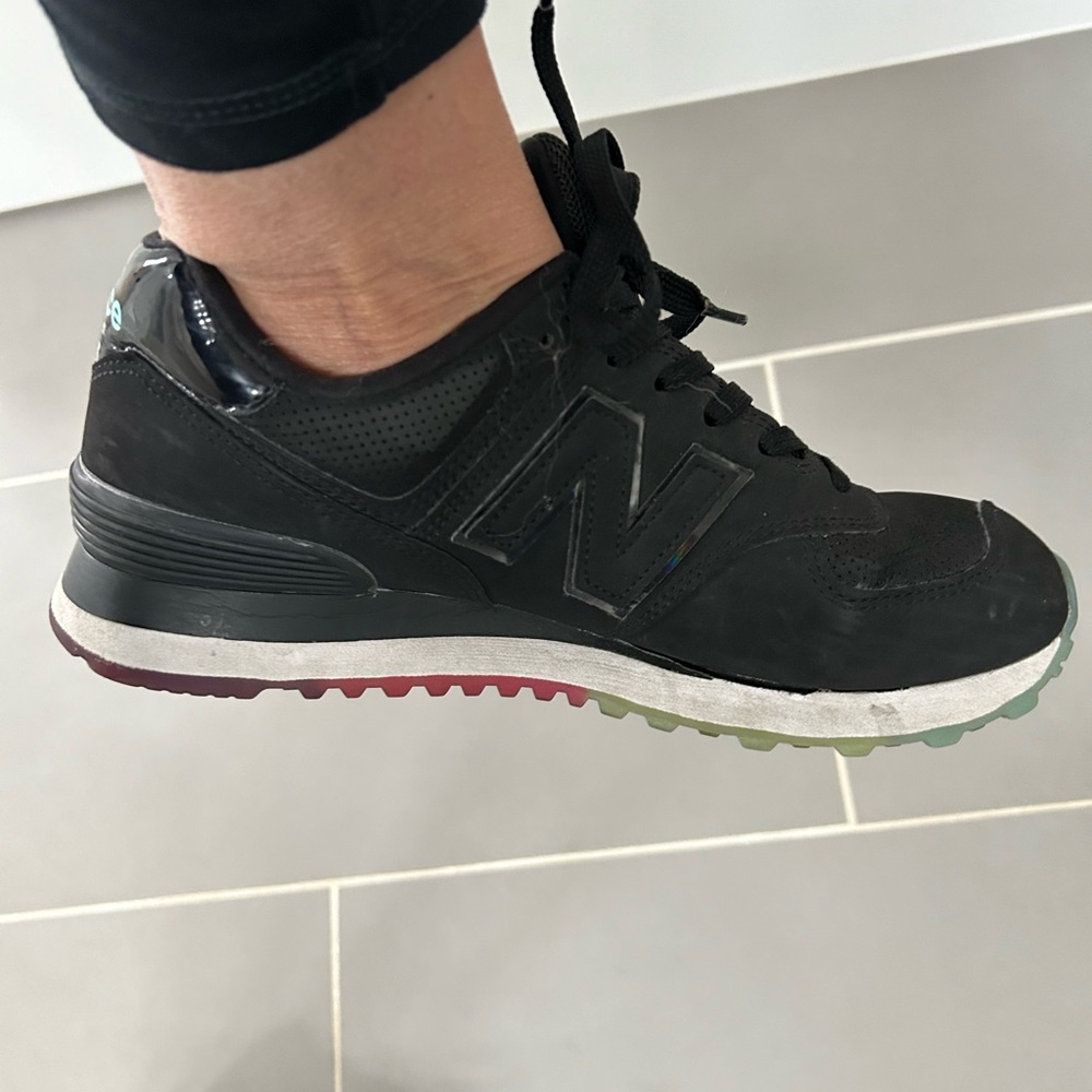 New Balance women’s sneakers. Great used condition.